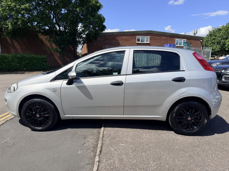 Fiat Punto Pop + 1.2 Pop + Euro 6 (69 bhp) 2016 — photo 6 of 38