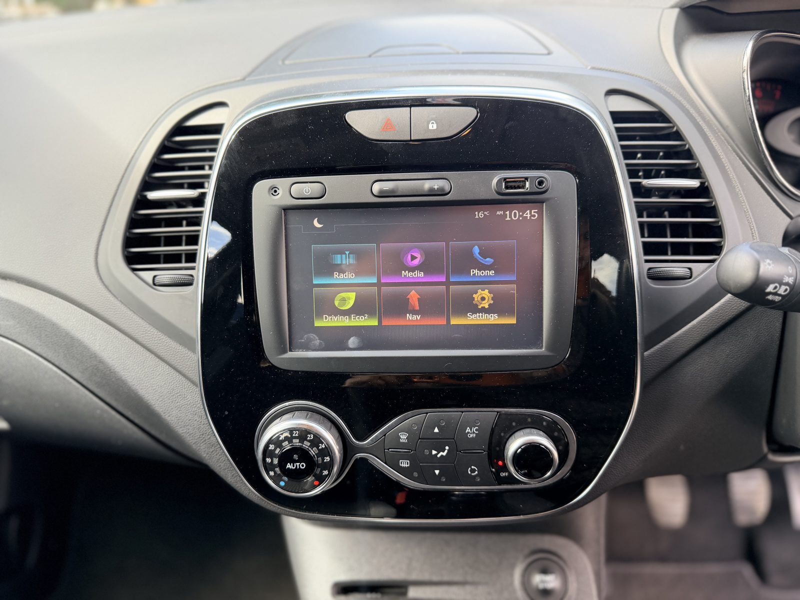 1.2 TCe ENERGY Dynamique S Nav SUV 5dr Petrol Manual Euro 6 (s/s) (120 ps) — photo 12