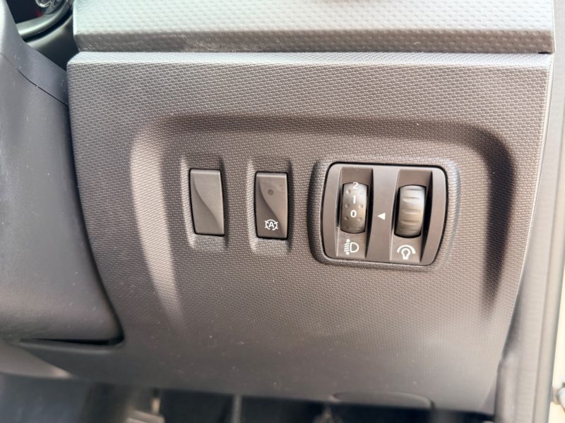 Renault Captur Dynamique 0.9 TCe Energy Dynamique Nav Euro 6 (90ps) 2015 — photo 23 of 50