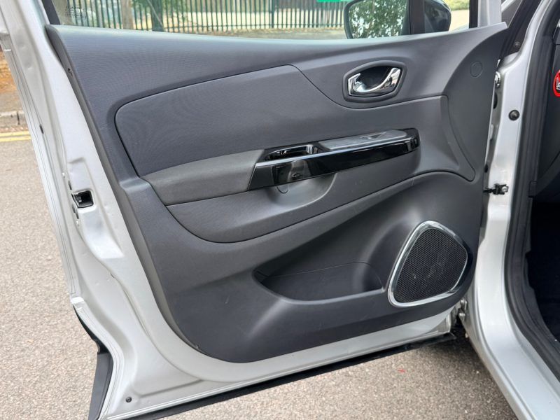 Renault Captur Dynamique 0.9 TCe Energy Dynamique Nav Euro 6 (90ps) 2015 — photo 30 of 50