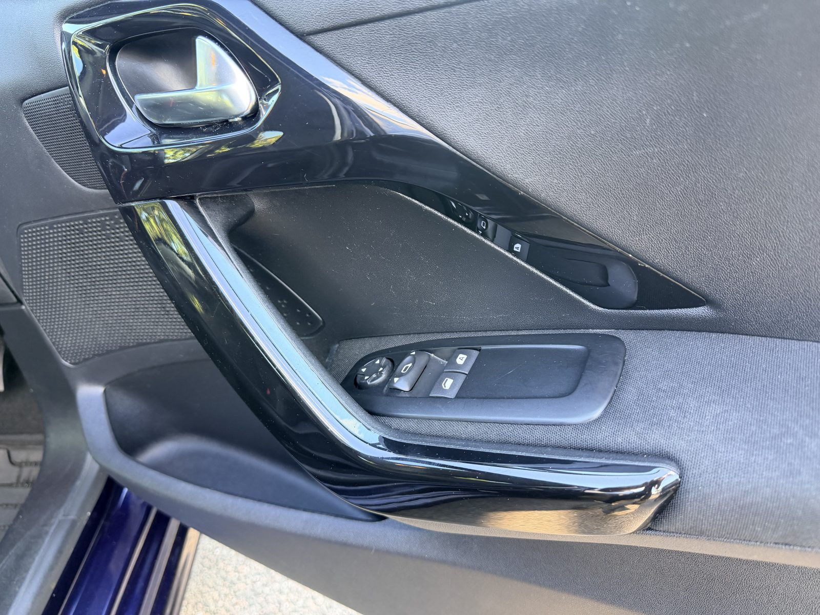 Paugeot 208 1.2 PURETECH 82 ALLURE 2018 — photo 19