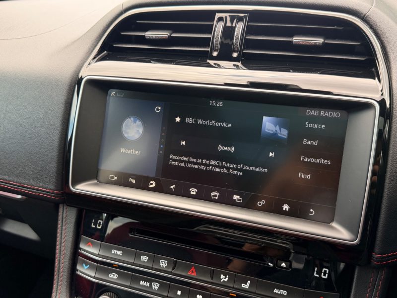 Jaguar F-PACE SUV 3.0 V6 S Petrol Auto AWD Euro 6 (s/s) (380 ps 2017 — photo 72 of 97