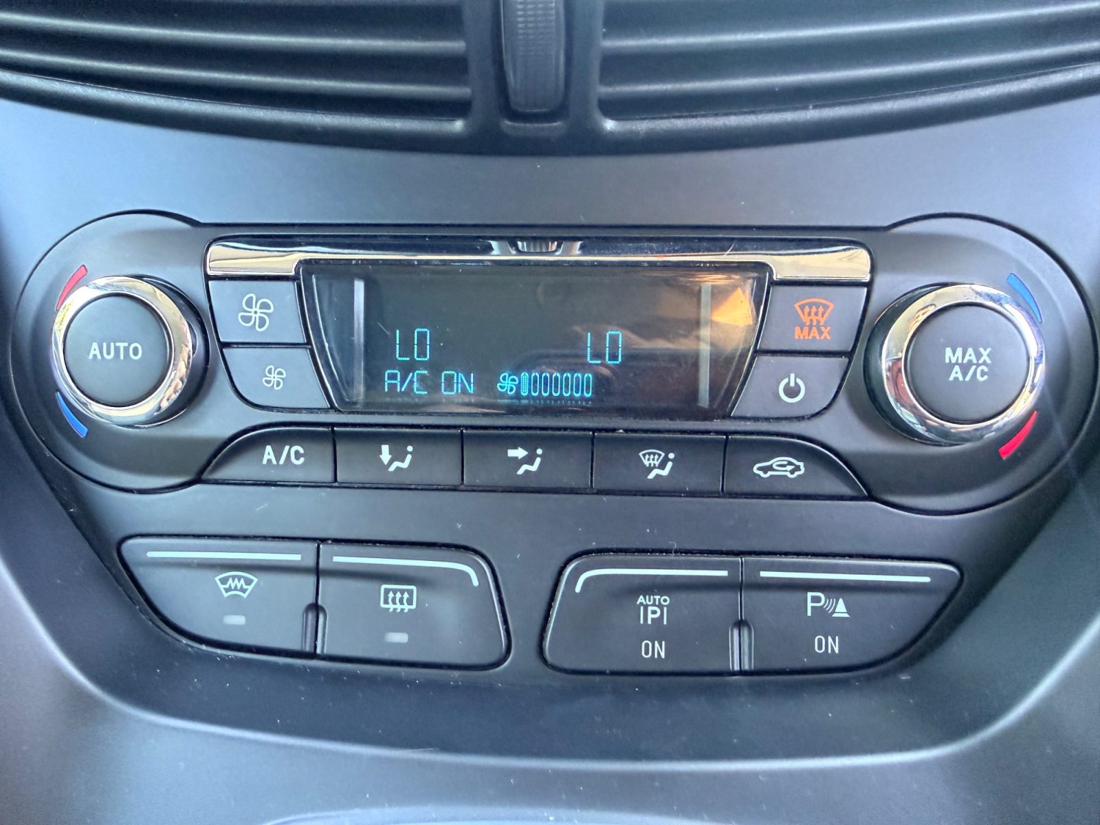 Ford C-Max Titanium 2013 — photo 18