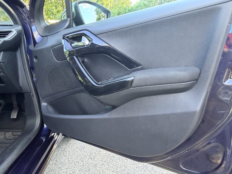 Peugeot 208 1.2 Puretech 82 Allure 2018 — photo 20 of 50