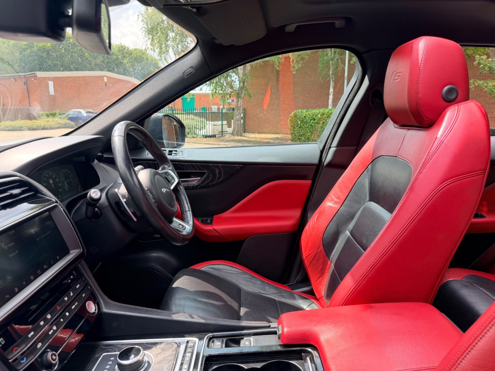 Jaguar F-PACE SUV 3.0 V6 S SUV Petrol Auto AWD Euro 6 (s/s) (380 ps 2017 — photo 21