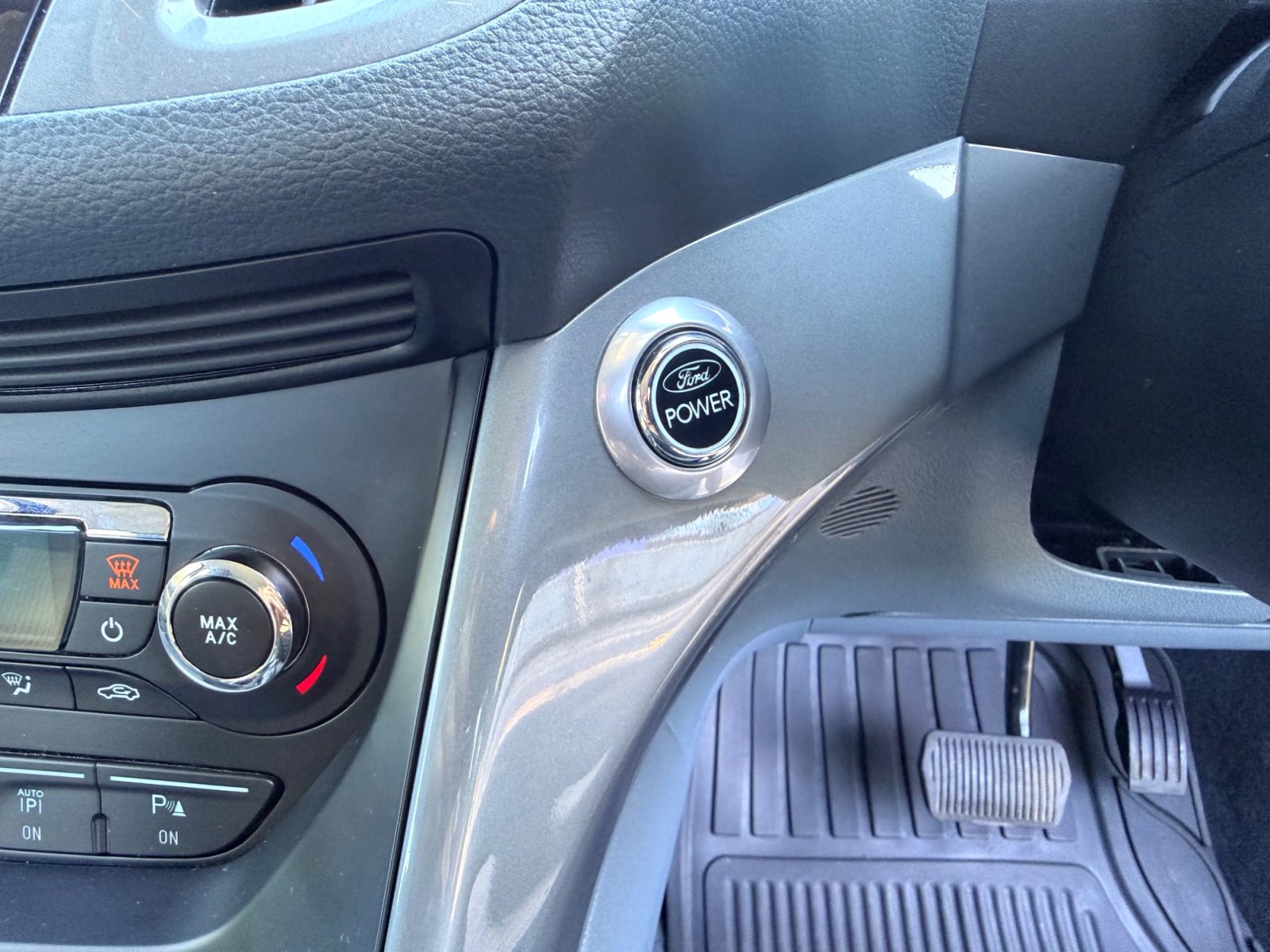 Ford C-Max Titanium 2013 — photo 16