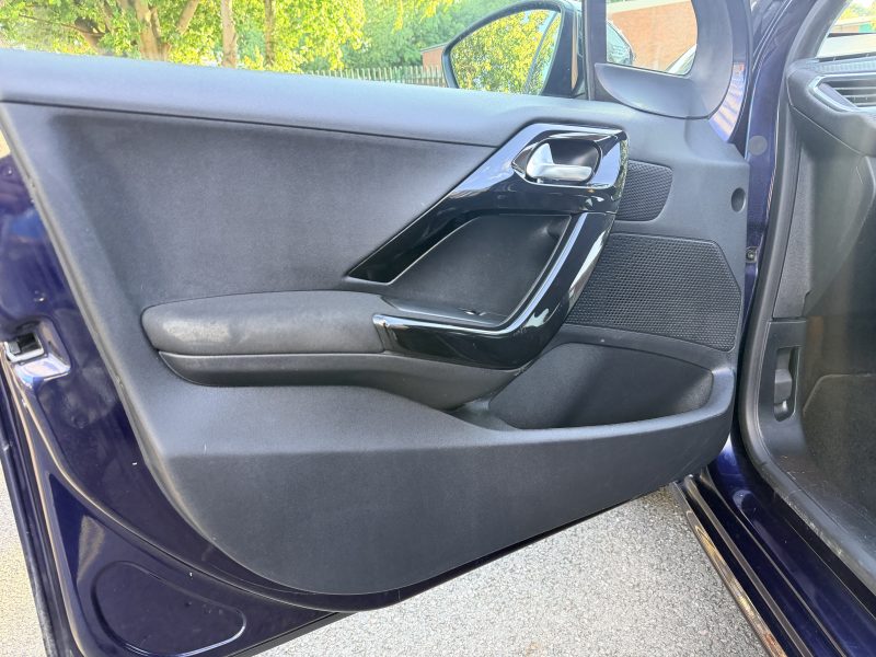 Peugeot 208 1.2 Puretech 82 Allure 2018 — photo 27 of 50