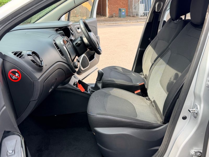 Renault Captur Dynamique 0.9 TCe Energy Dynamique Nav Euro 6 (90ps) 2015 — photo 37 of 50