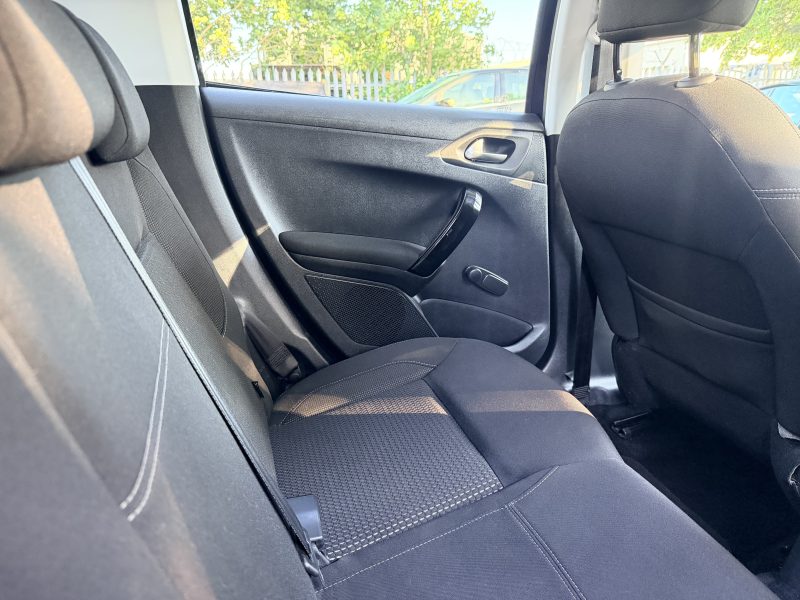 Peugeot 208 1.2 Puretech 82 Allure 2018 — photo 23 of 50