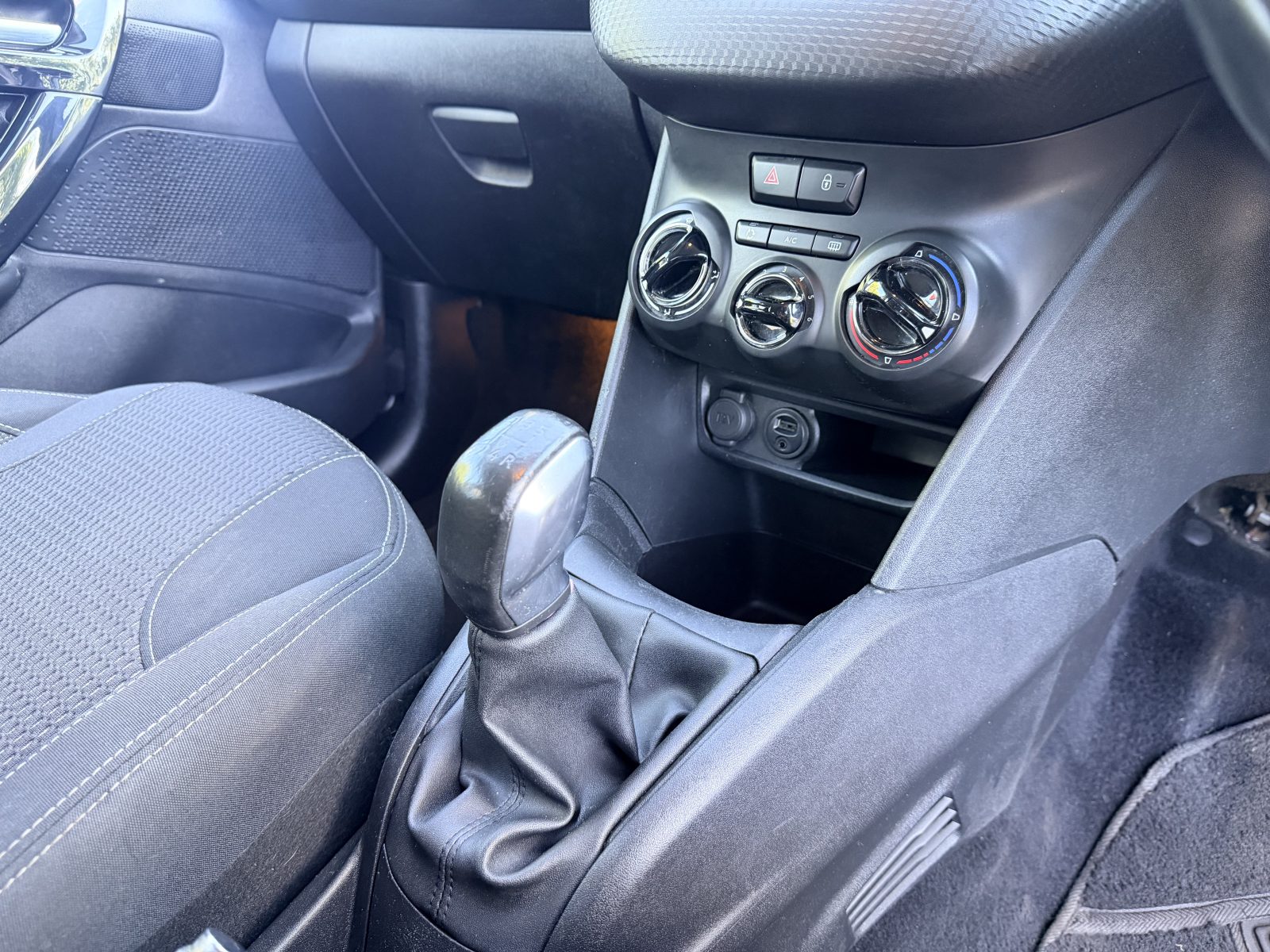 Paugeot 208 1.2 PURETECH 82 ALLURE 2018 — photo 14