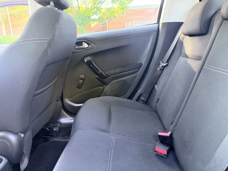 Peugeot 208 1.2 Puretech 82 Allure 2018 — photo 24 of 50