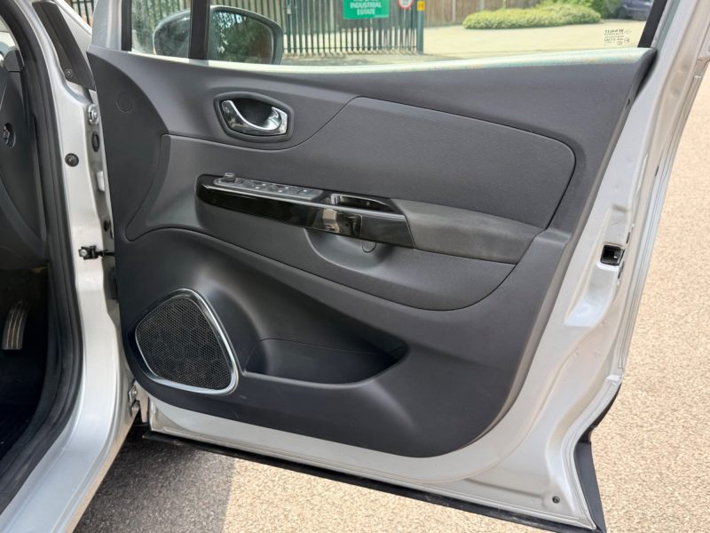 Renault Captur Dynamique 0.9 TCe Energy Dynamique Nav Euro 6 (90ps) 2015 — photo 29 of 50