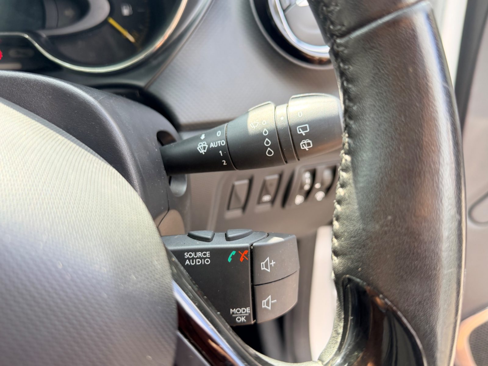 Renault Captur Dynamique Nav 0.9 TCe ENERGY Dynamique Nav Euro 6 2015 — photo 24
