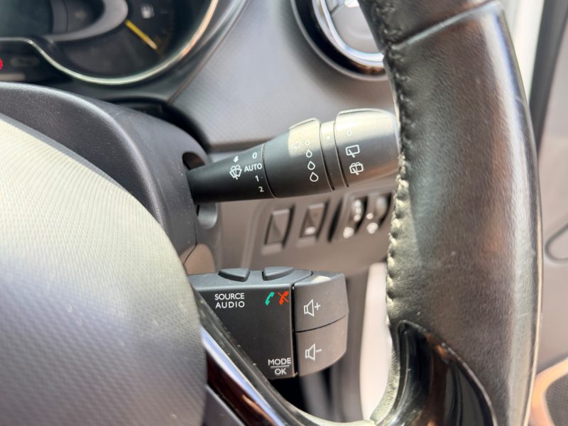 Renault Captur Dynamique 0.9 TCe Energy Dynamique Nav Euro 6 (90ps) 2015 — photo 24 of 50