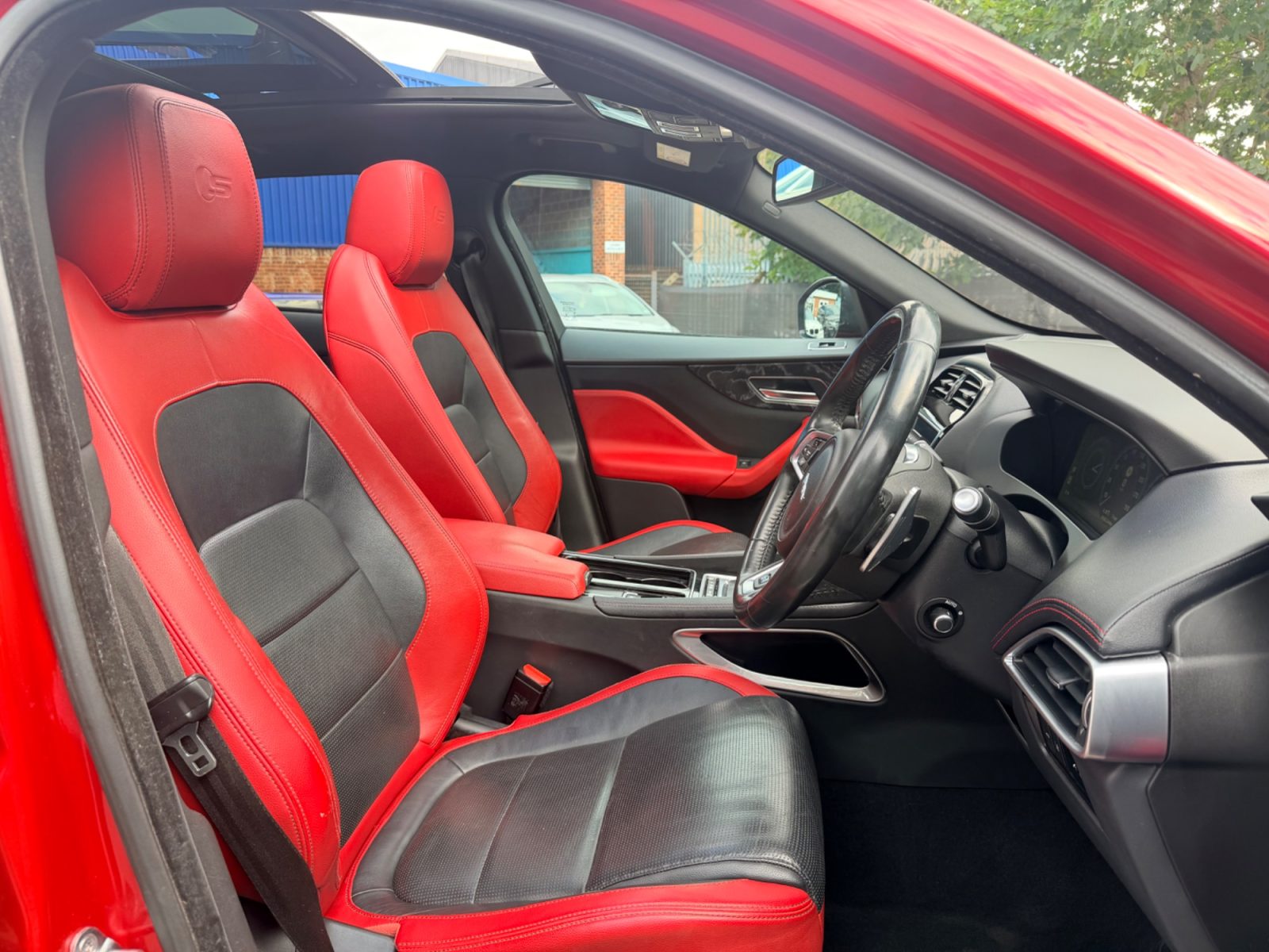 Jaguar F-PACE SUV 3.0 V6 S SUV Petrol Auto AWD Euro 6 (s/s) (380 ps 2017 — photo 17