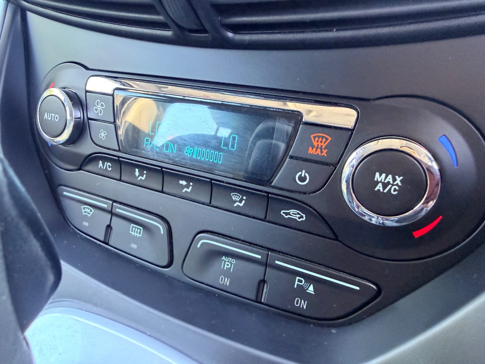 Ford C-Max Titanium 2013 — photo 17