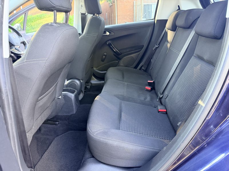 Peugeot 208 1.2 Puretech 82 Allure 2018 — photo 25 of 50