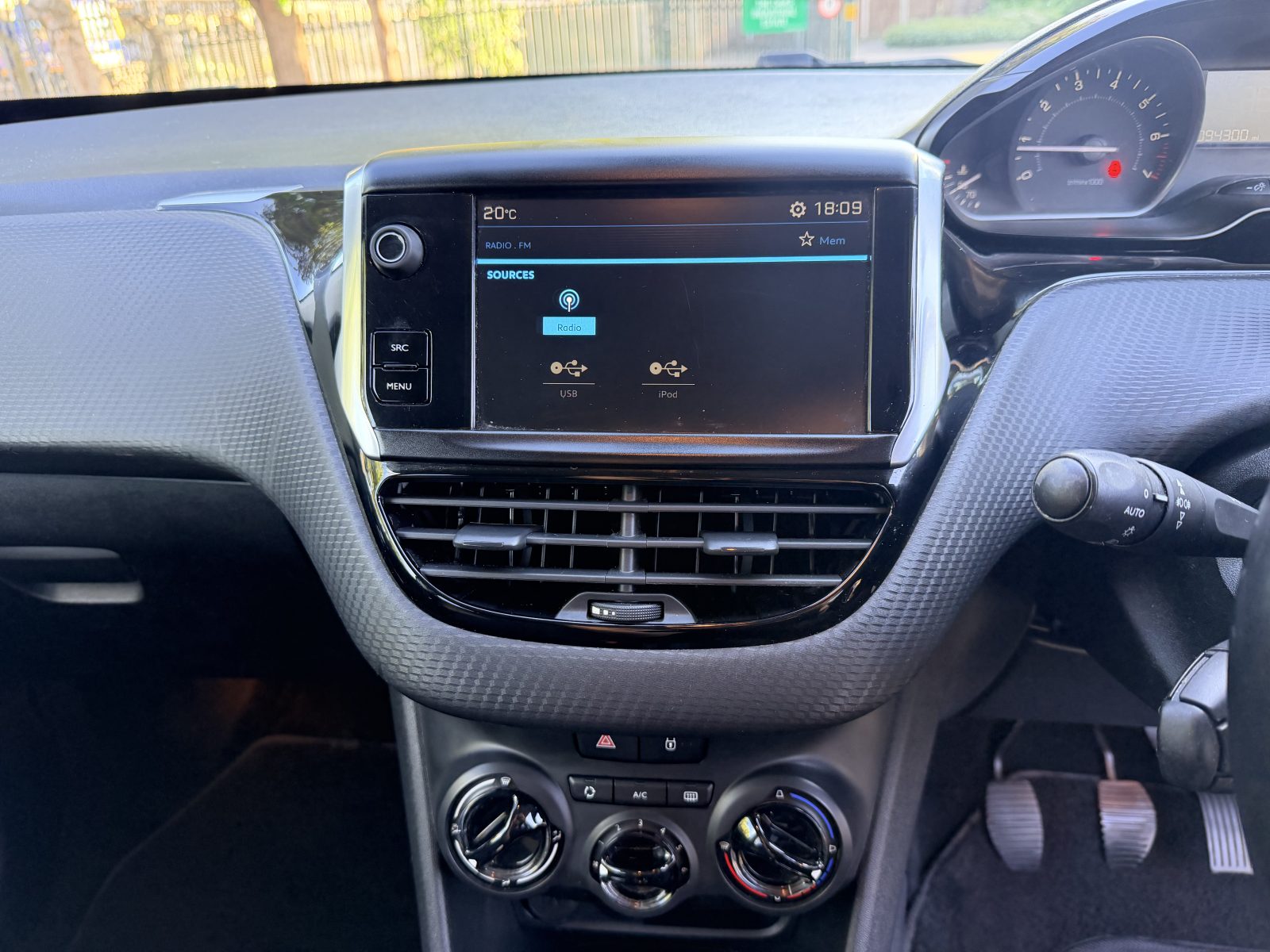 Paugeot 208 1.2 PURETECH 82 ALLURE 2018 — photo 40