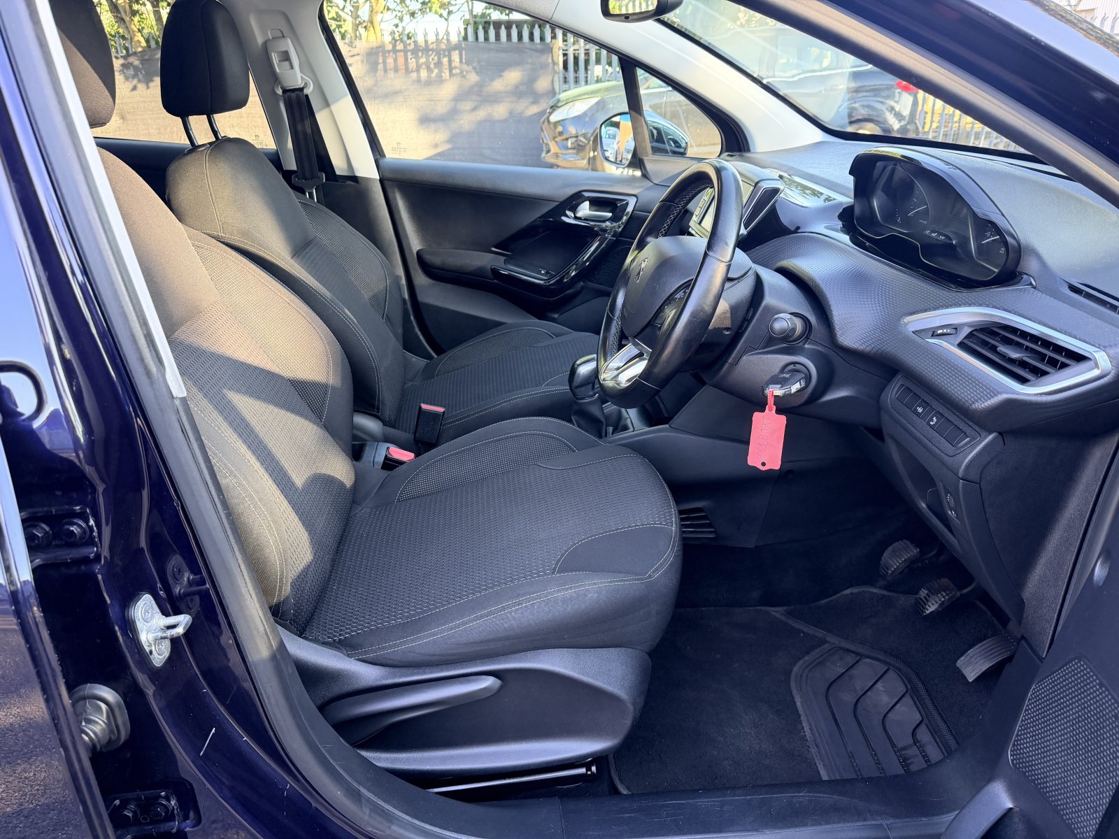 Paugeot 208 1.2 PURETECH 82 ALLURE 2018 — photo 10