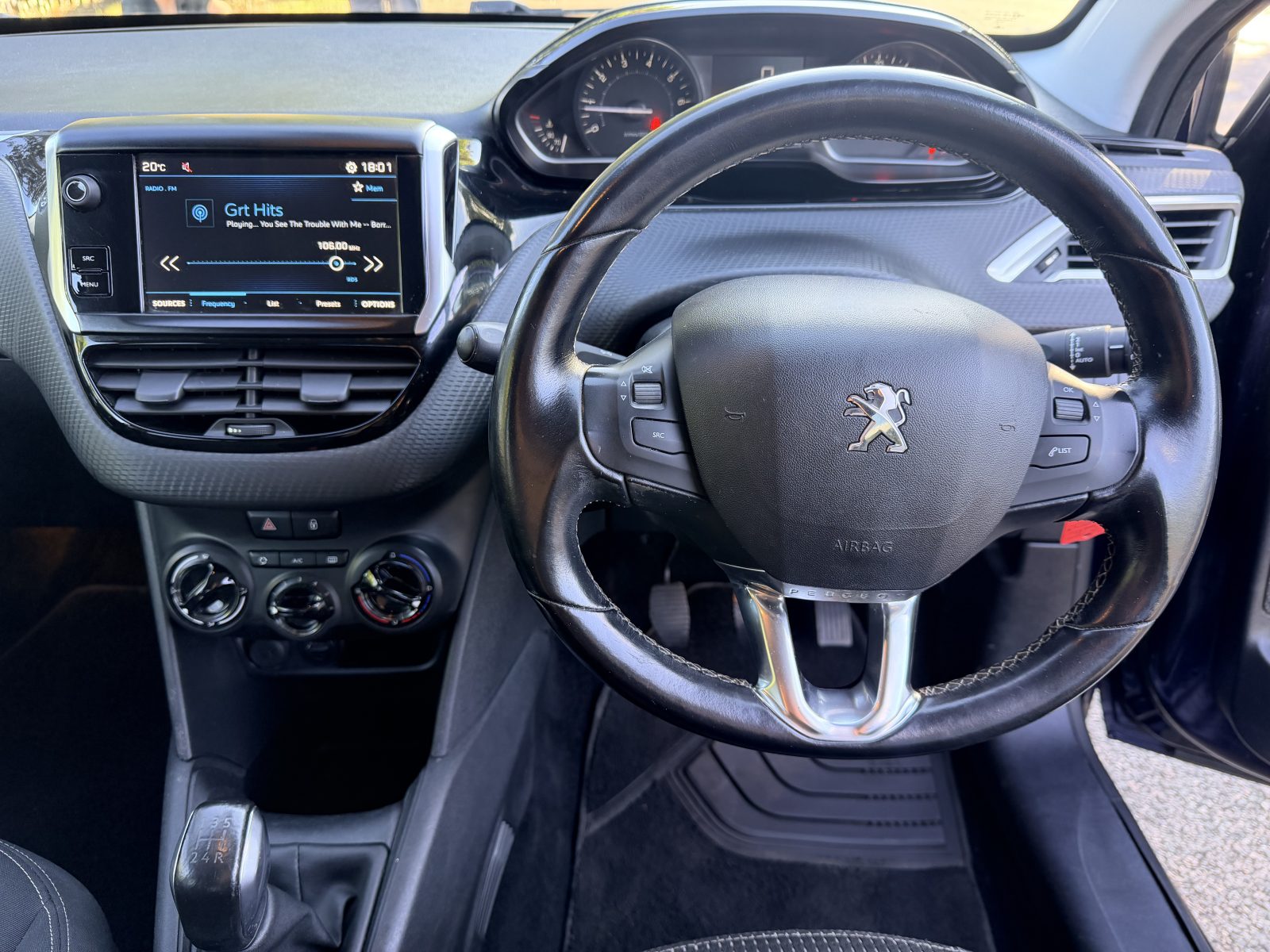 Paugeot 208 1.2 PURETECH 82 ALLURE 2018 — photo 2