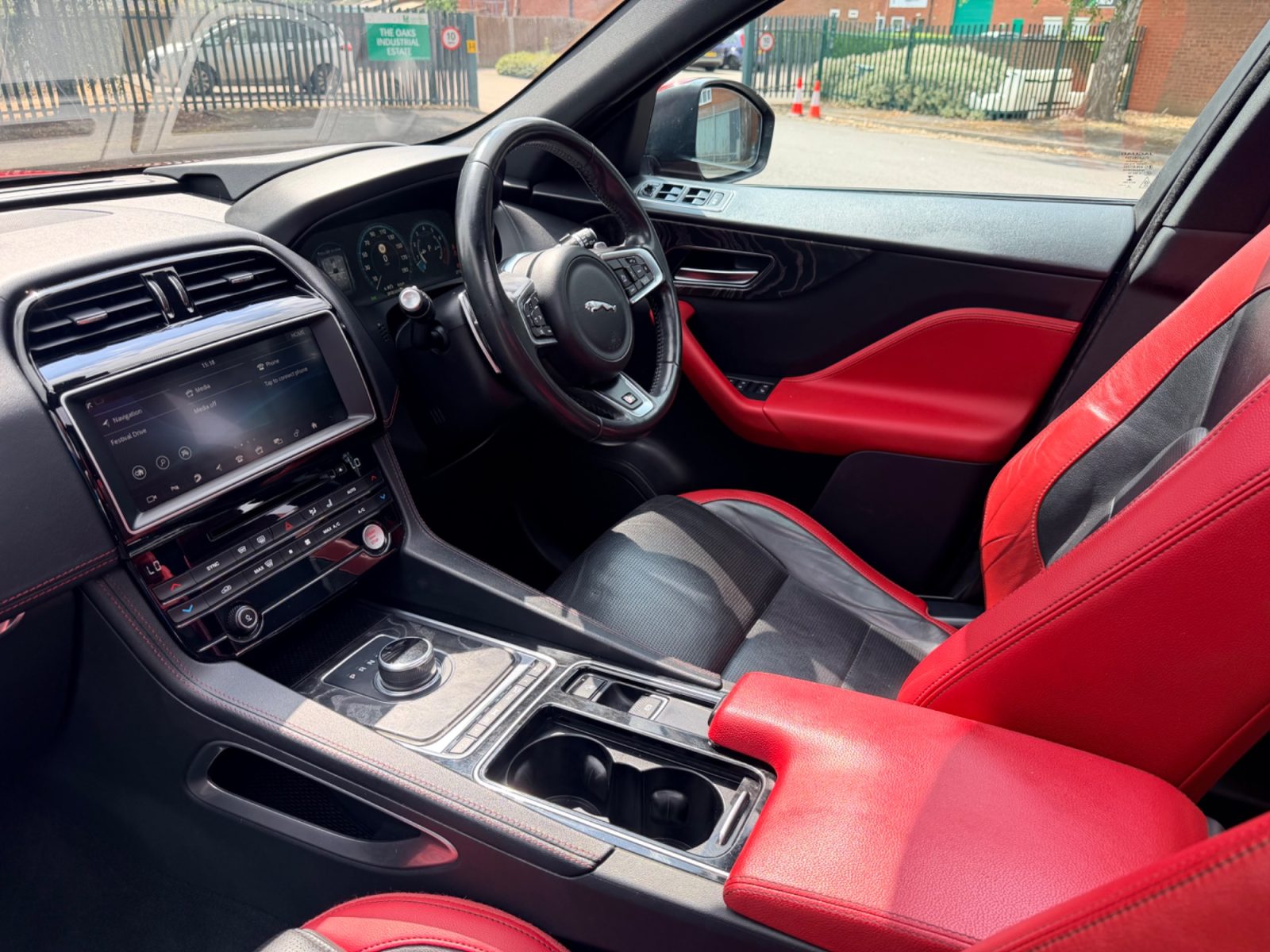 Jaguar F-PACE SUV 3.0 V6 S SUV Petrol Auto AWD Euro 6 (s/s) (380 ps 2017 — photo 18