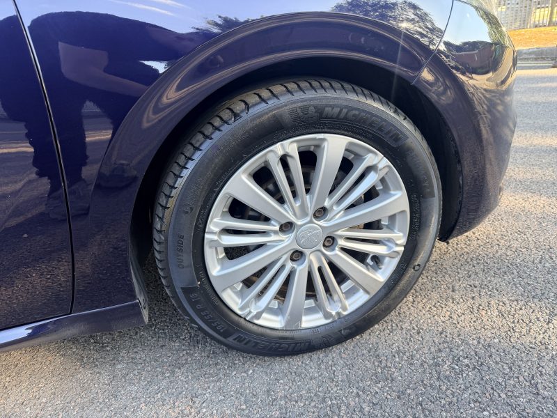 Peugeot 208 1.2 Puretech 82 Allure 2018 — photo 48 of 50