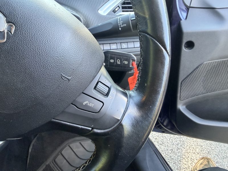 Peugeot 208 1.2 Puretech 82 Allure 2018 — photo 17 of 50