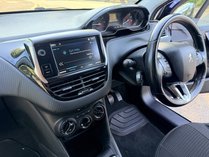 Peugeot 208 1.2 Puretech 82 Allure 2018 — photo 31 of 50