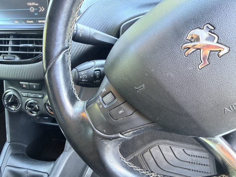 Peugeot 208 1.2 Puretech 82 Allure 2018 — photo 18 of 50