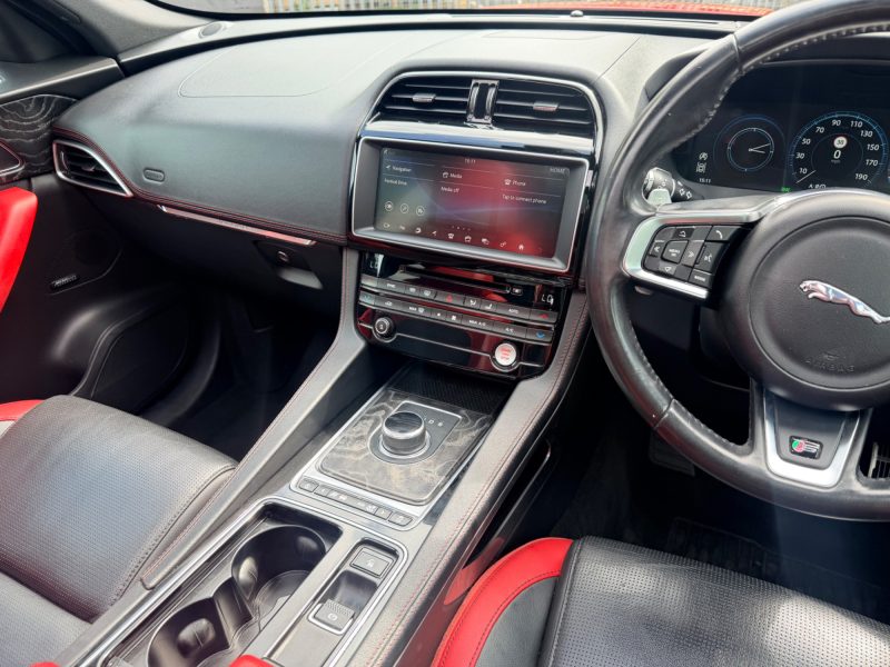 Jaguar F-PACE SUV 3.0 V6 S Petrol Auto AWD Euro 6 (s/s) (380 ps 2017 — photo 19 of 97