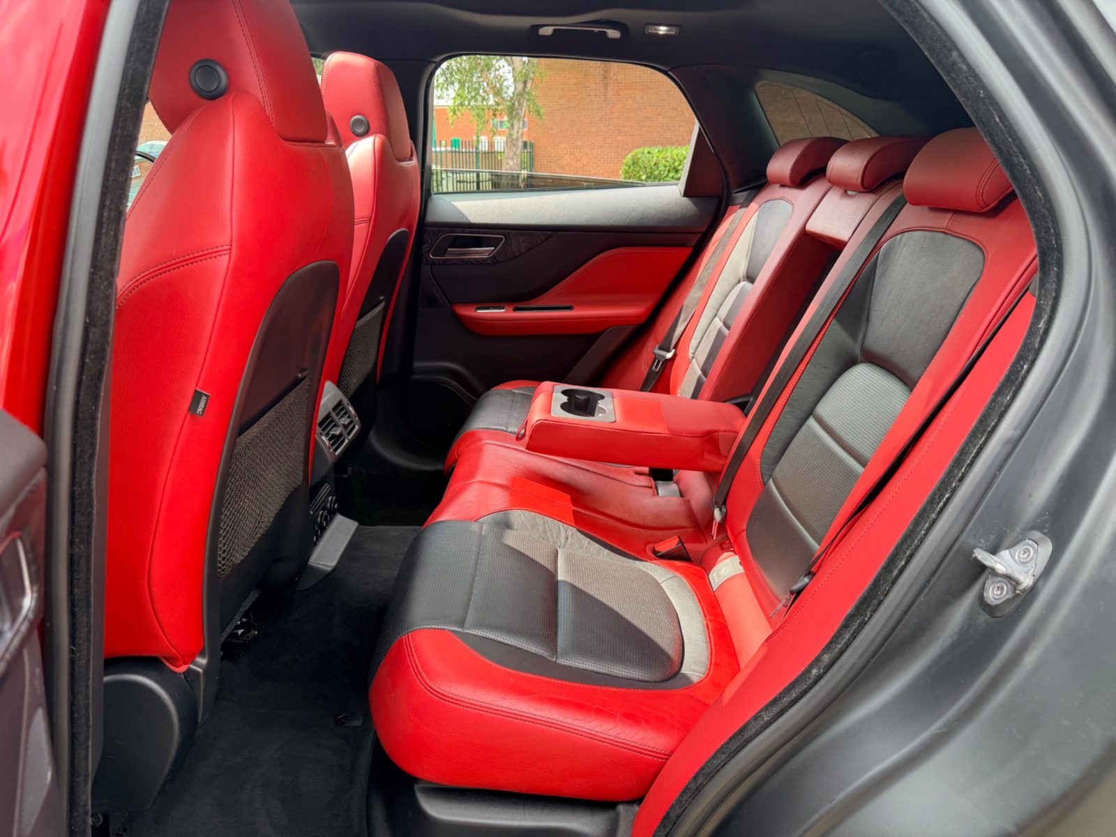 Jaguar F-PACE SUV 3.0 V6 S SUV Petrol Auto AWD Euro 6 (s/s) (380 ps 2017 — photo 31
