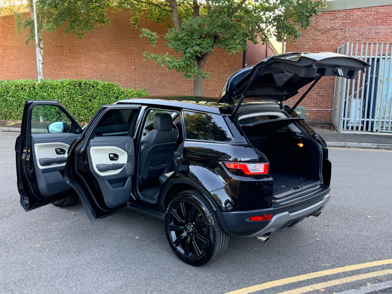 Land Rover Range Rover Evoque 2016 — photo 81