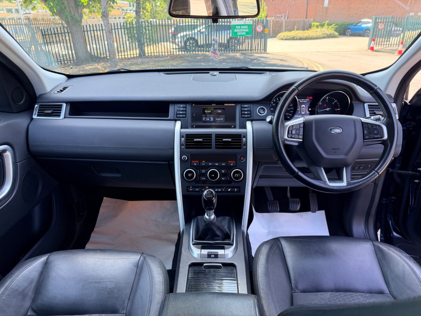 Land rover Discovery sport 2015 — photo 39