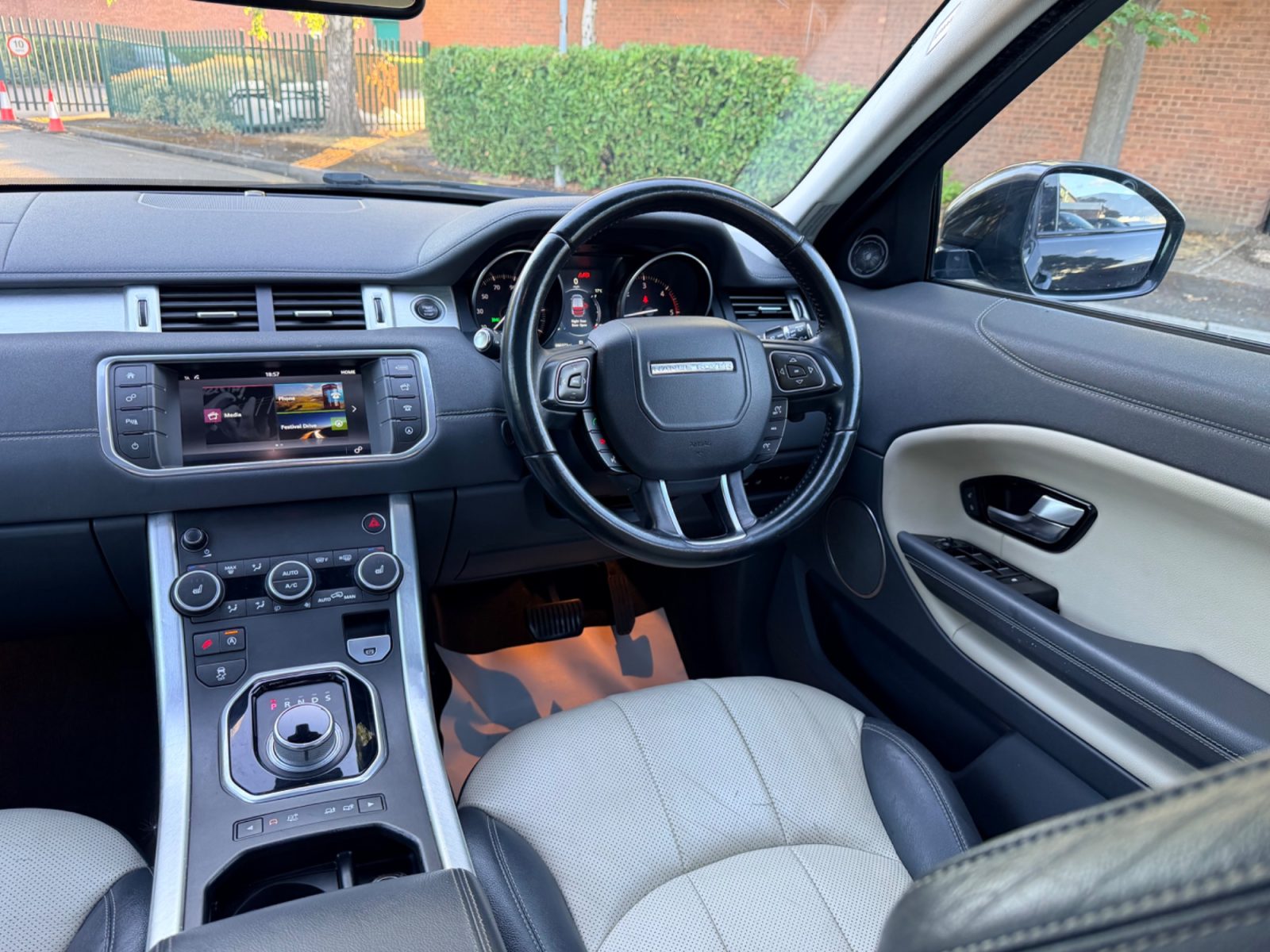 Land Rover Range Rover Evoque 2016 — photo 3