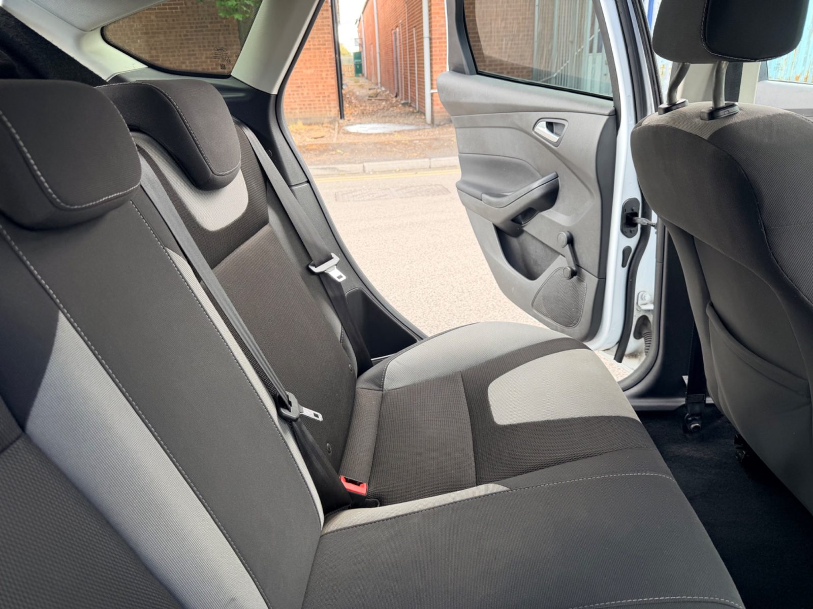 Ford Focus — photo 40