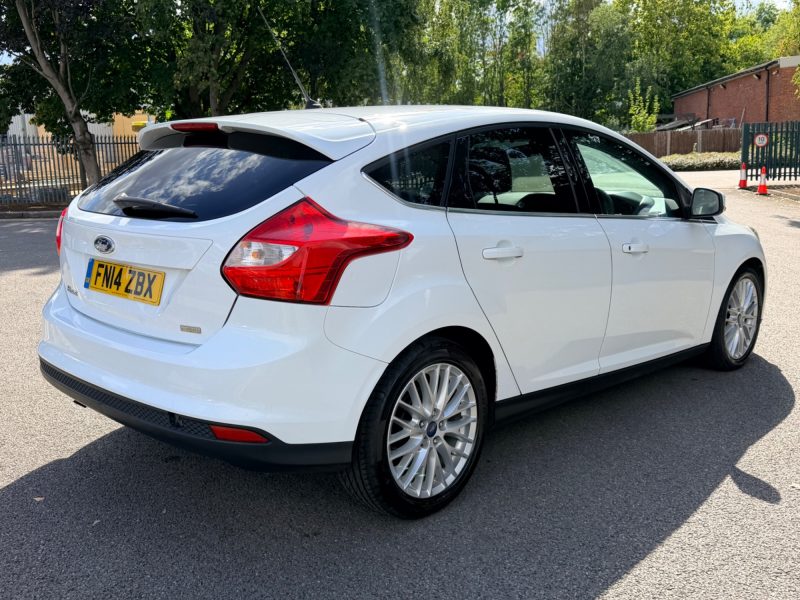 Ford Focus 1.0T EcoBoost Zetec Hatchback 5dr Petrol Manual Euro 5 (s/s) (125 ps) 2014 — photo 7 of 53