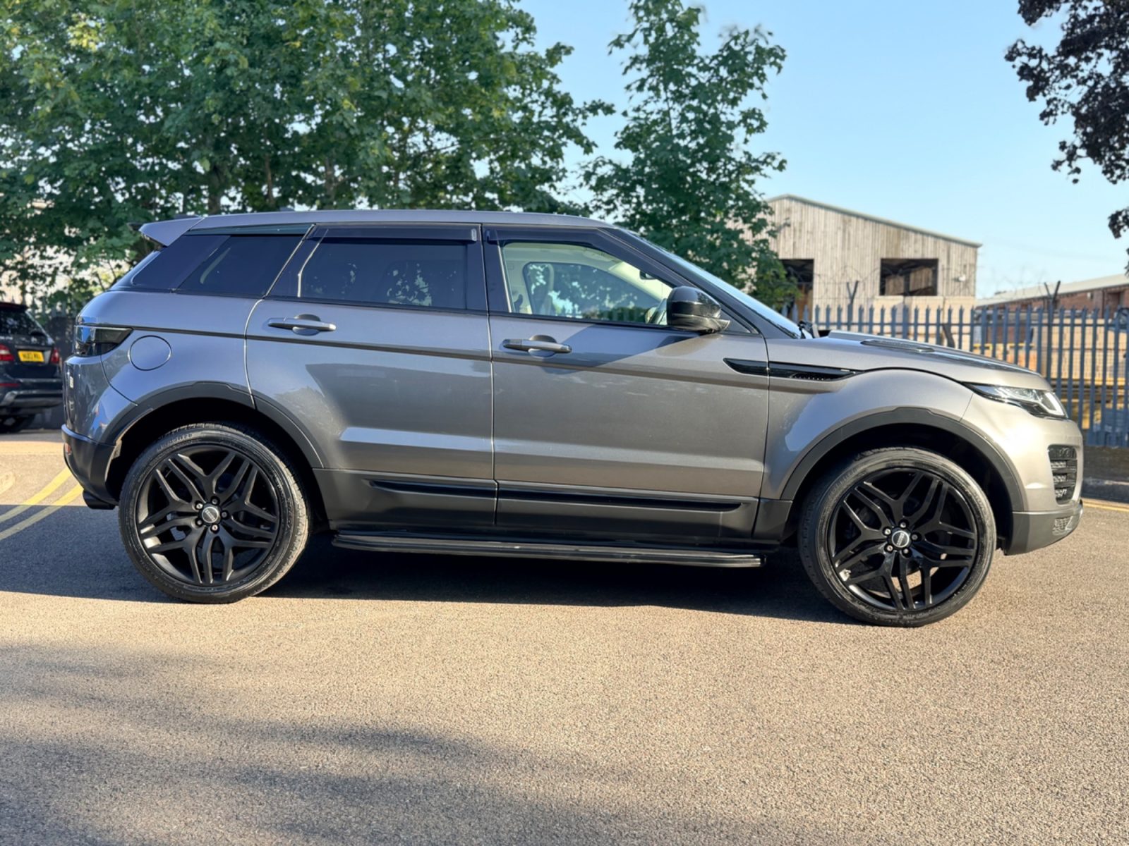 Land Rover — photo 8