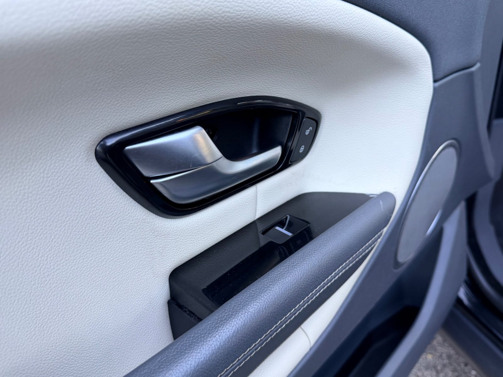Land Rover Range Rover Evoque 2016 — photo 50