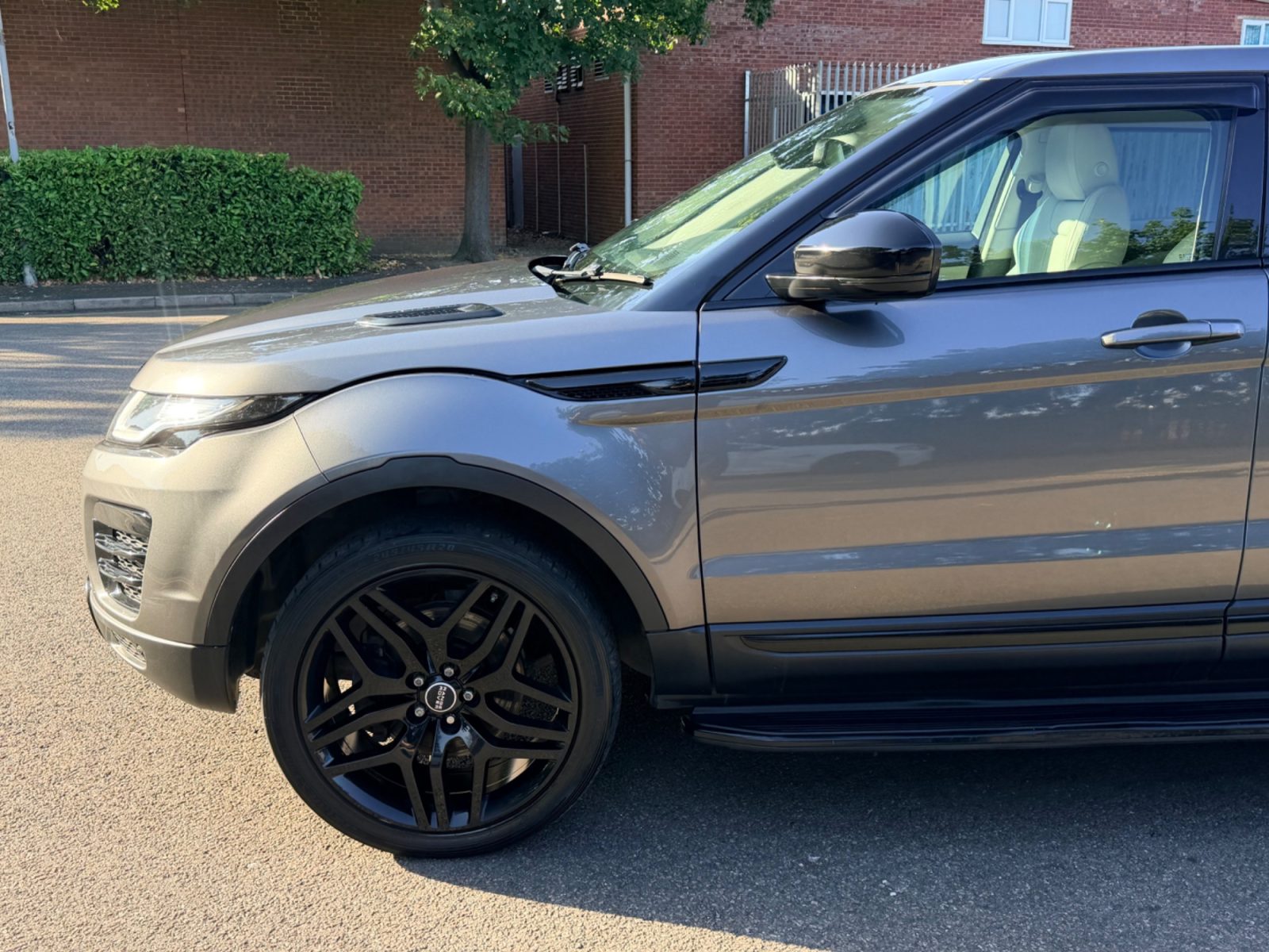 Land Rover — photo 12