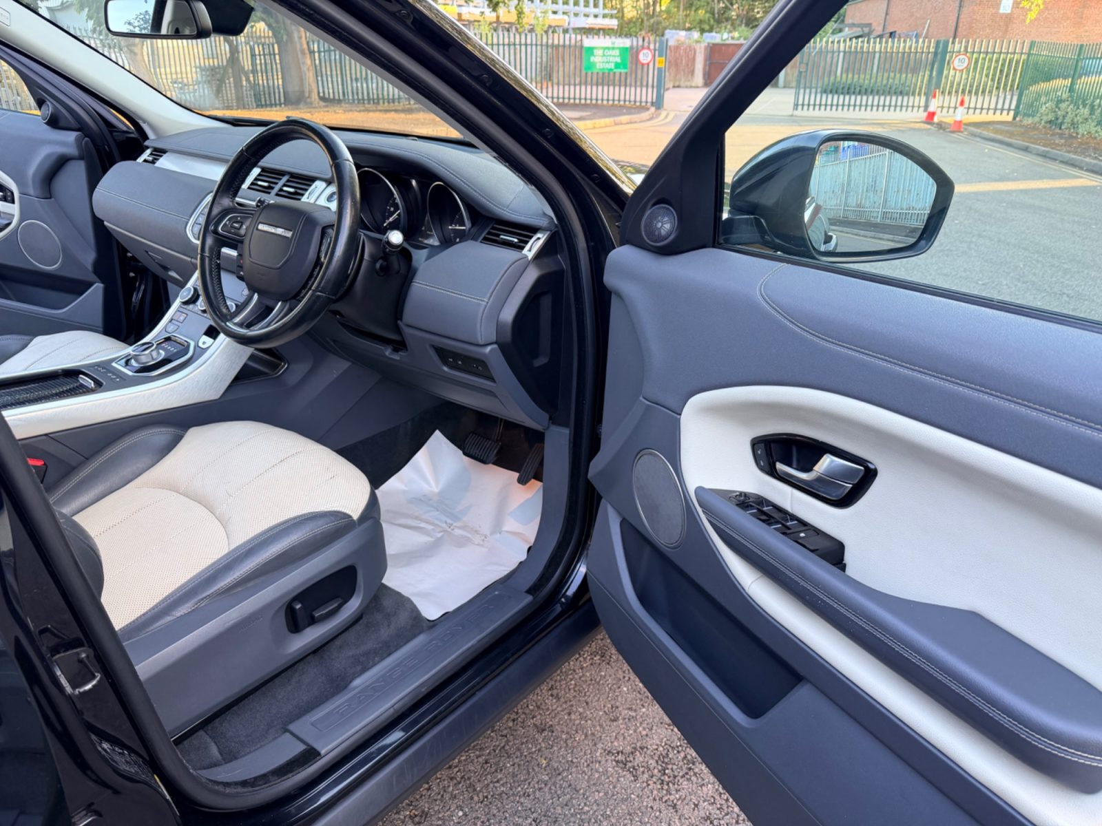 Land Rover Range Rover Evoque 2016 — photo 68