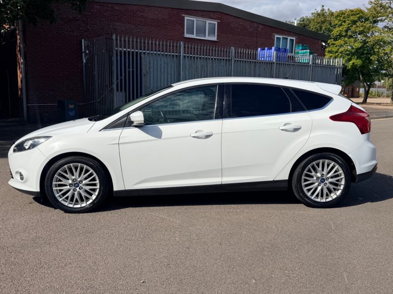 Ford Focus 1.0T EcoBoost Zetec Hatchback 5dr Petrol Manual Euro 5 (s/s) (125 ps) 2014 — photo 5 of 53