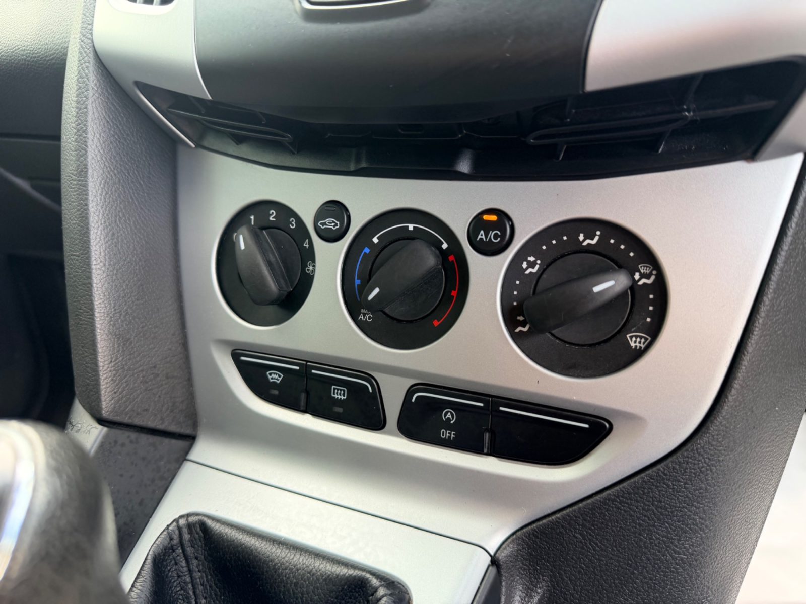 Ford Focus — photo 52