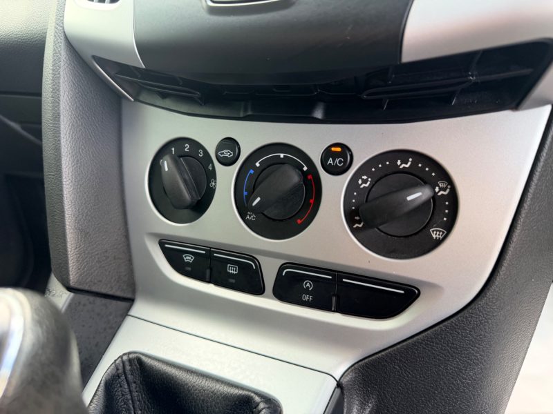 Ford Focus 1.0T EcoBoost Zetec Hatchback 5dr Petrol Manual Euro 5 (s/s) (125 ps) 2014 — photo 52 of 53