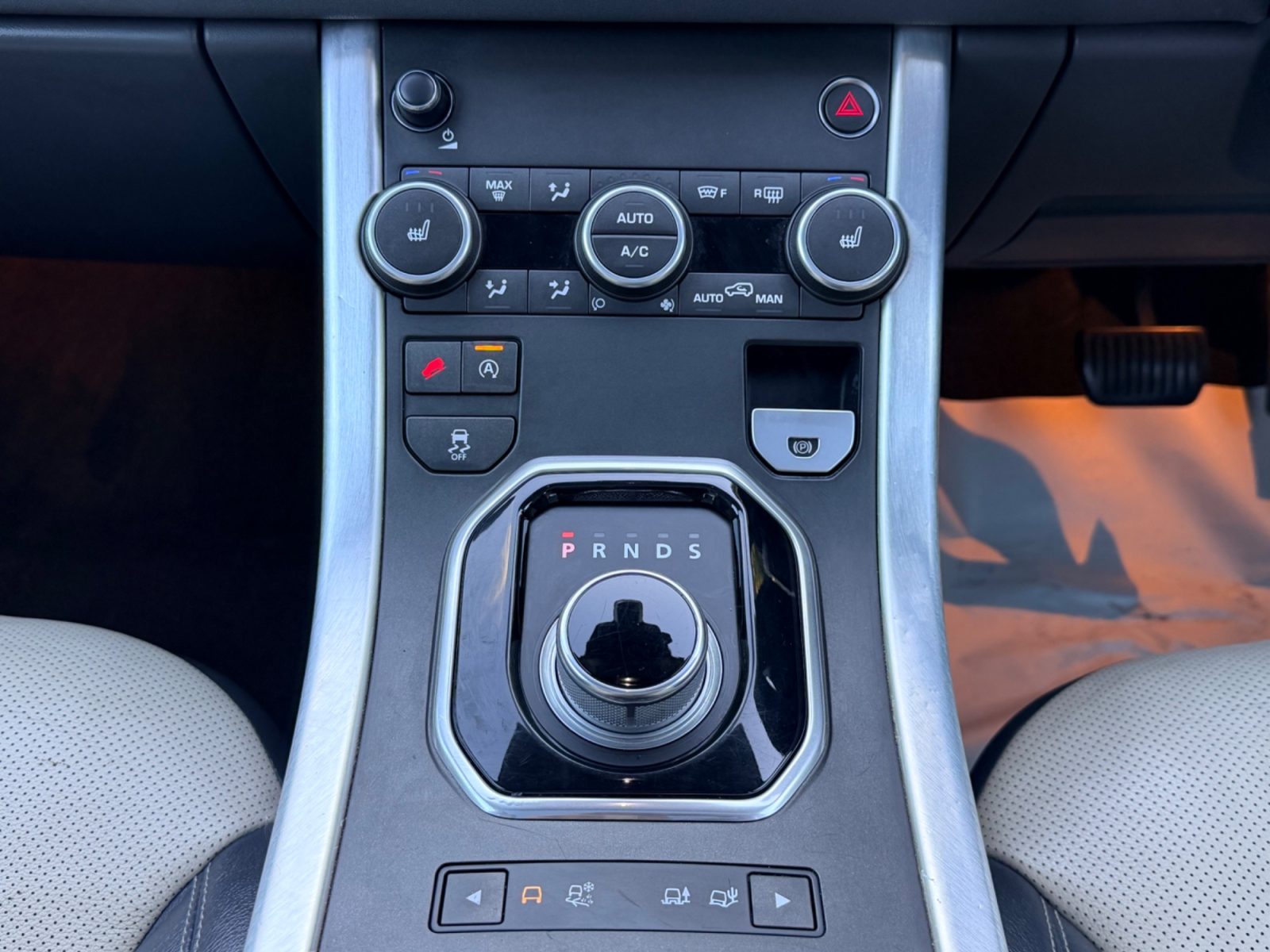 Land Rover Range Rover Evoque 2016 — photo 28