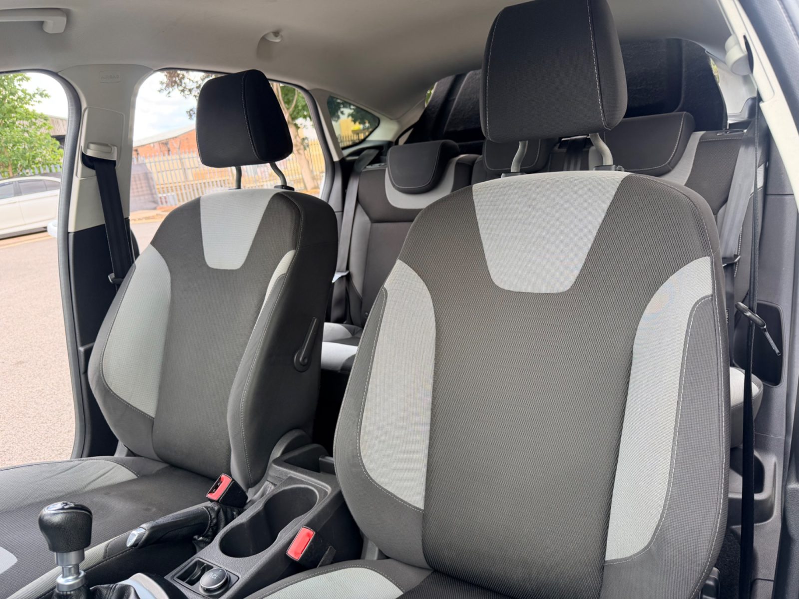 Ford Focus — photo 48