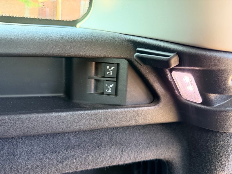 Land Rover Discovery Sport 2.0 TD4 SE SUV 5dr Diesel Manual 4WD Euro 6 (s/s) (180 ps) 2015 — photo 61 of 80
