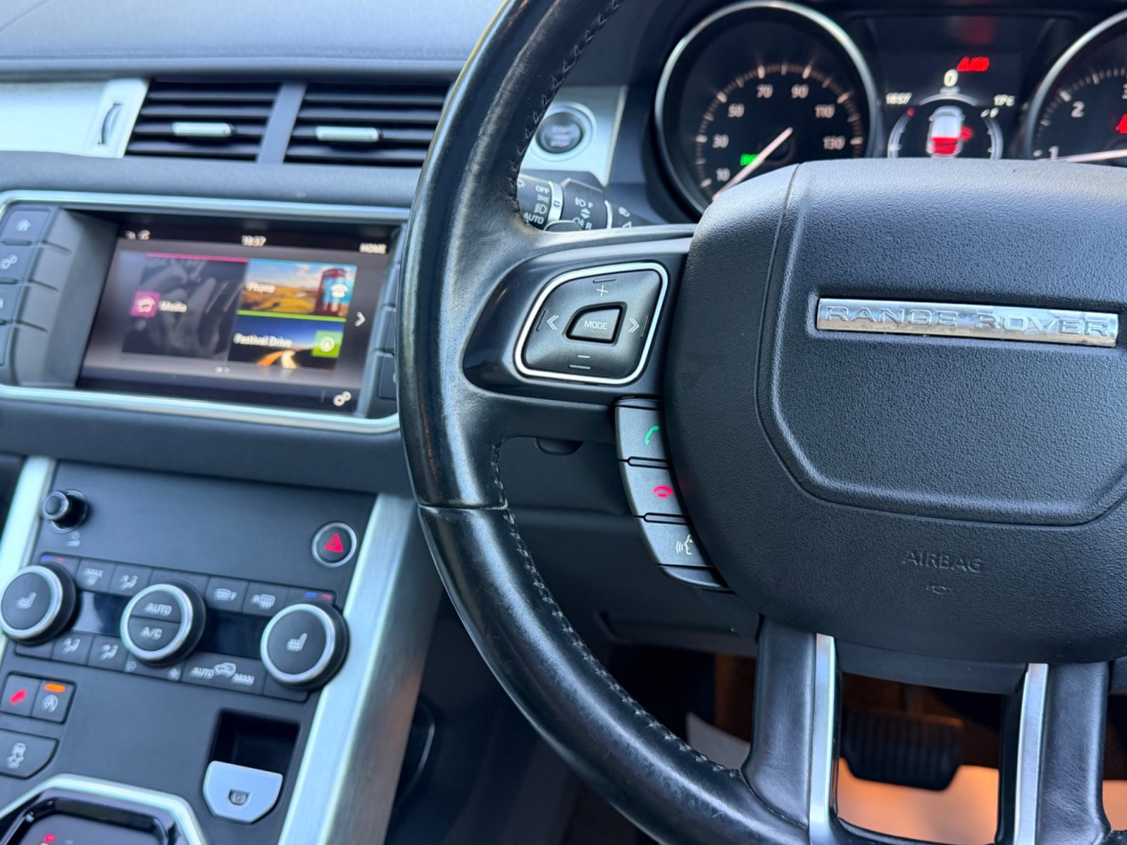 Land Rover Range Rover Evoque 2016 — photo 26
