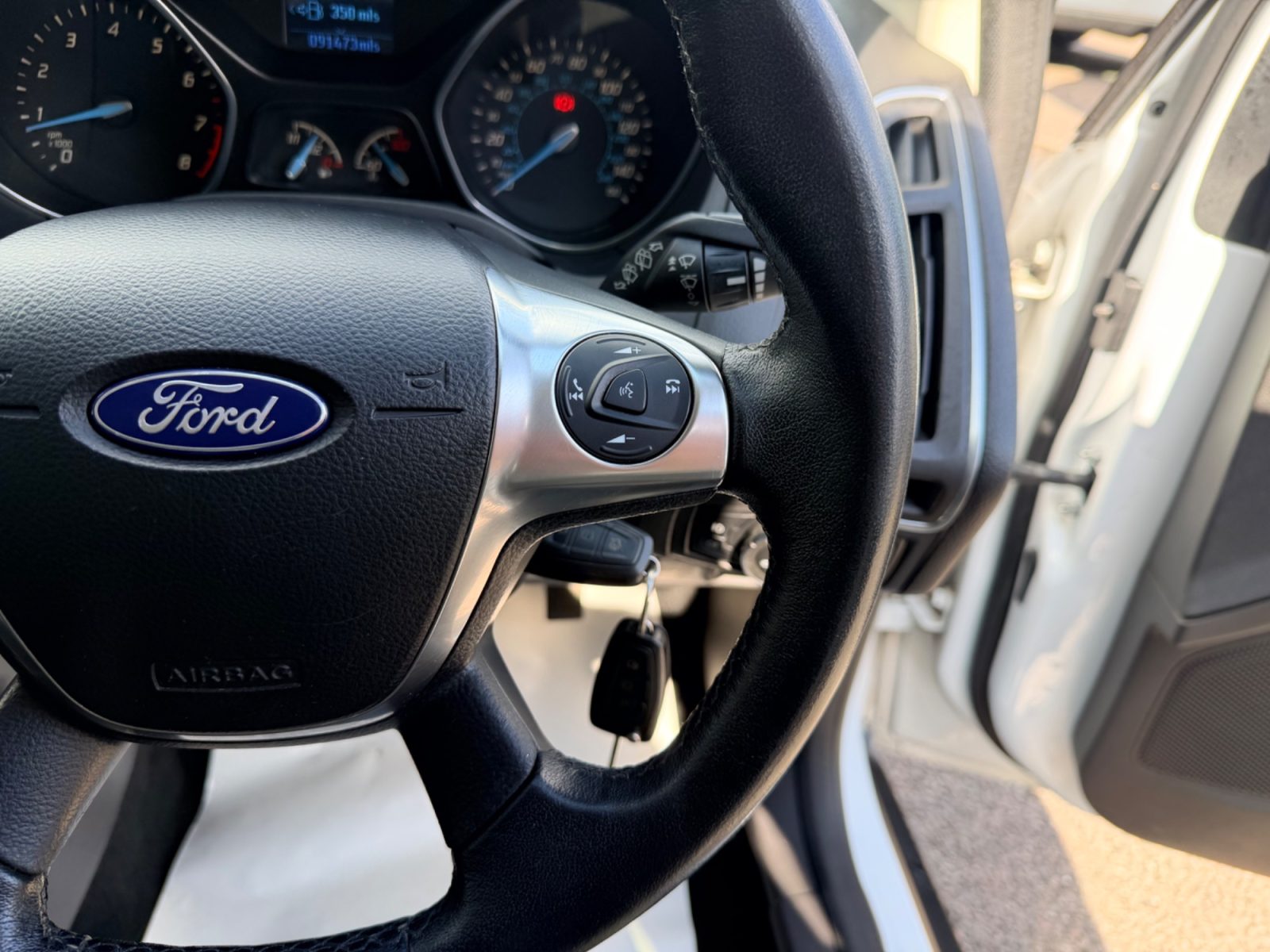 Ford Focus — photo 21
