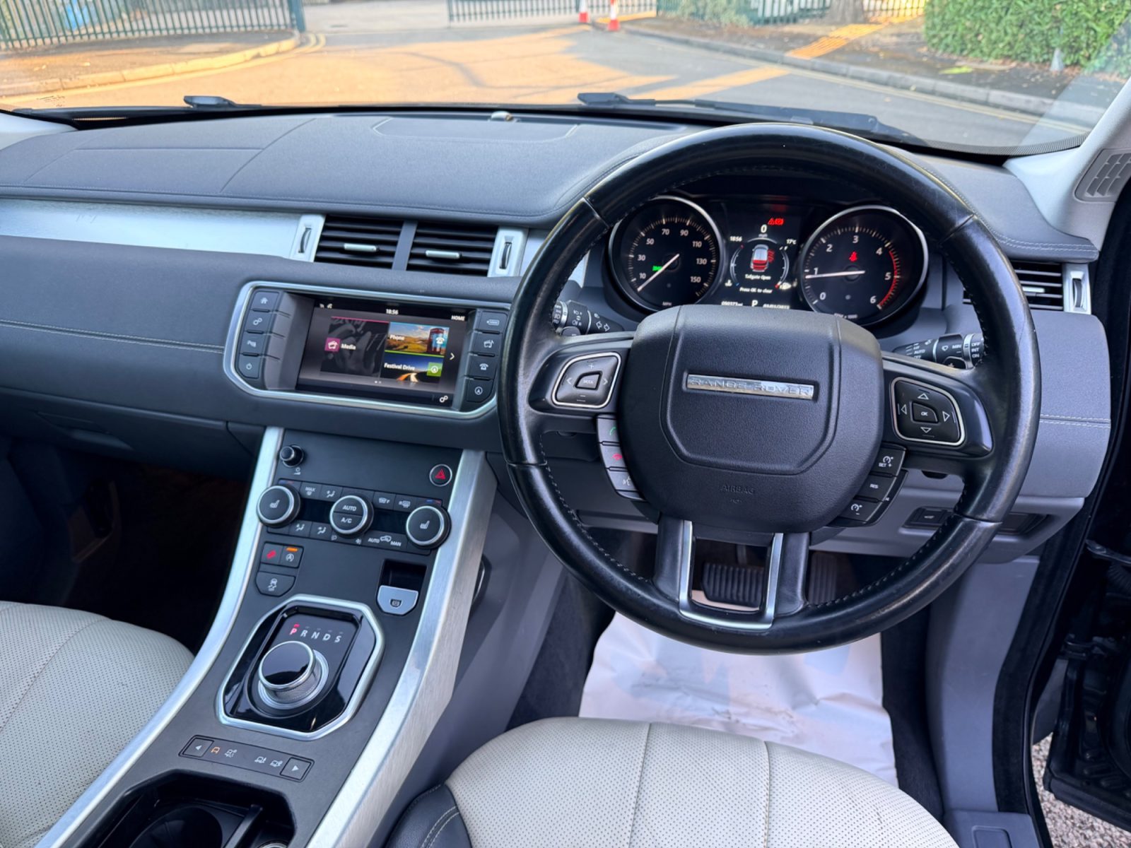 Land Rover Range Rover Evoque 2016 — photo 16
