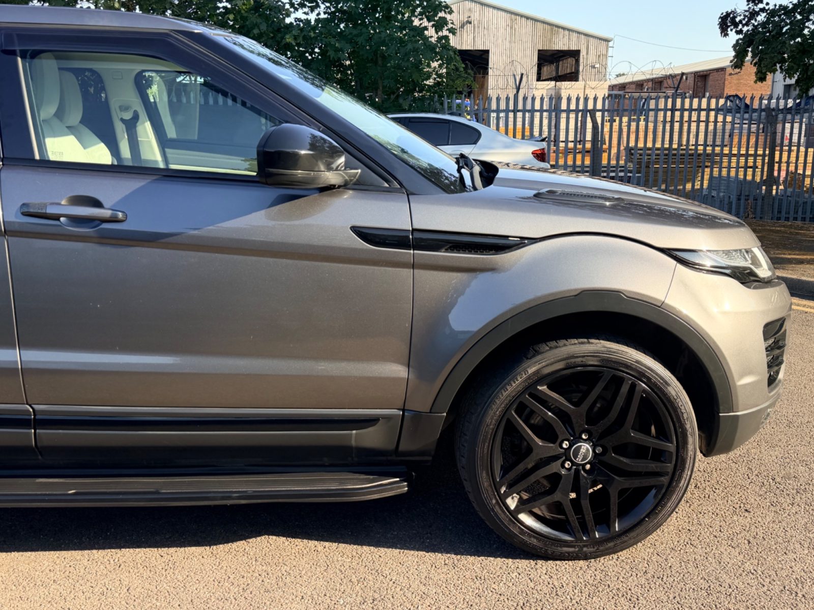 Land Rover — photo 11